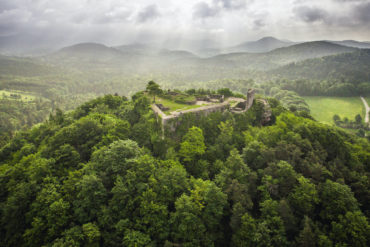 Burgruine von Bad Bergzabern aus der Vogelperspektive