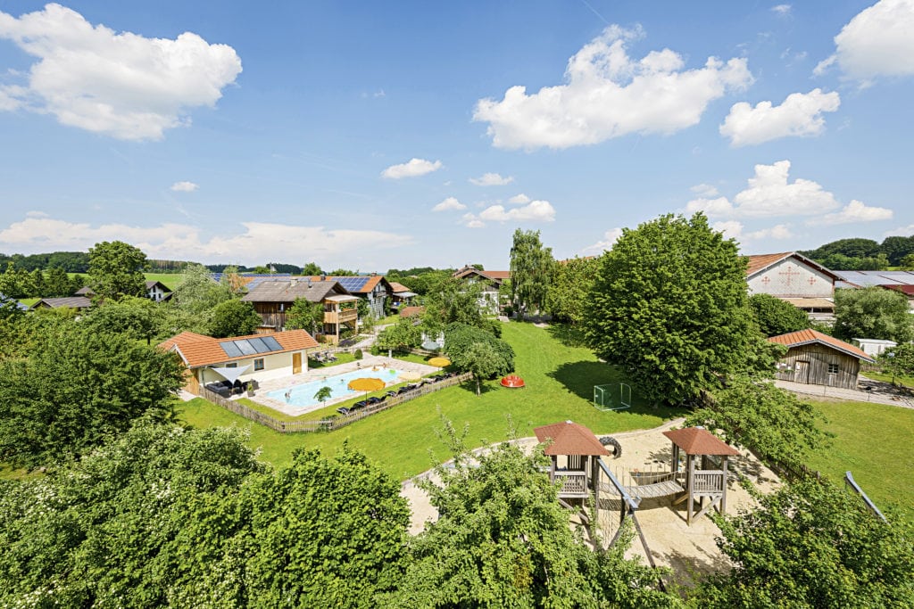 Family-friendly holiday apartments on the Huberhof in Bavaria.