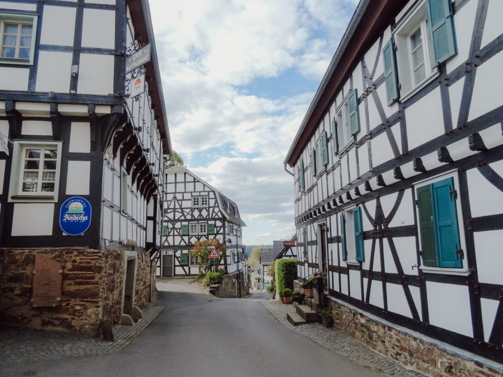 Straßen und Fachwerkhäuser in Blankenberg