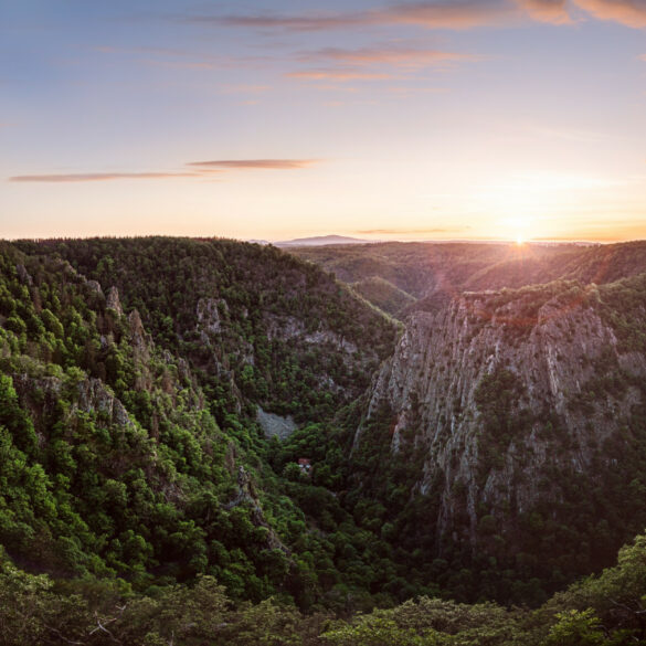 Blick auf den Hexentanzplatz bei Thale im Harz