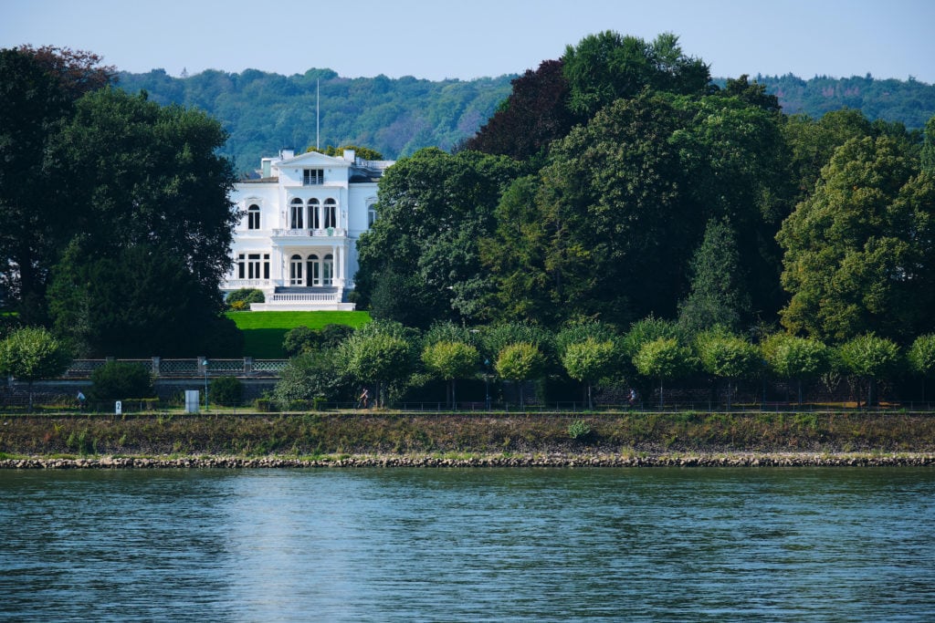 Villa Hammerschmidt ist eine der Sehenswürdigkeiten in Bonn