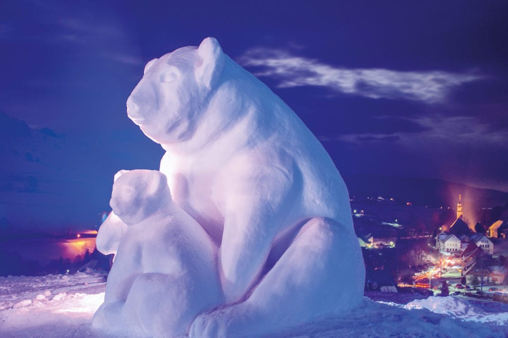 Schneeskulpturen auf dem Schwarzwälder Schneeskulpturen-Festival in Bernau