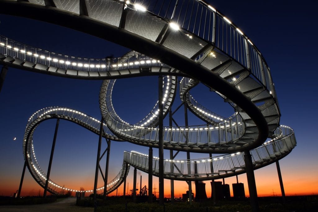 Tiger & Turtle bei Duisburg bei Nacht