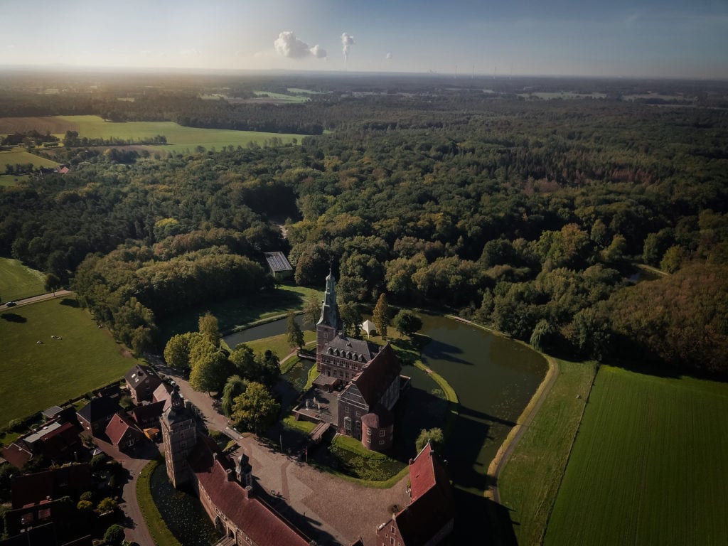 Schloss Räsfeld im Münsterland aus der Vogelperspektive