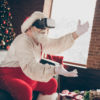 Weihnachtsmann mit VR-Brille besucht virtuelle Weihnachtsmärkte 2020