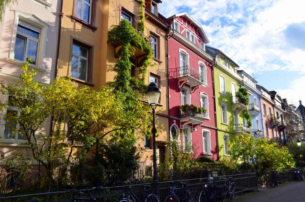 Freiburg Sehenswürdigkeiten: Die bunten Häuser im Stadtteil Herdern