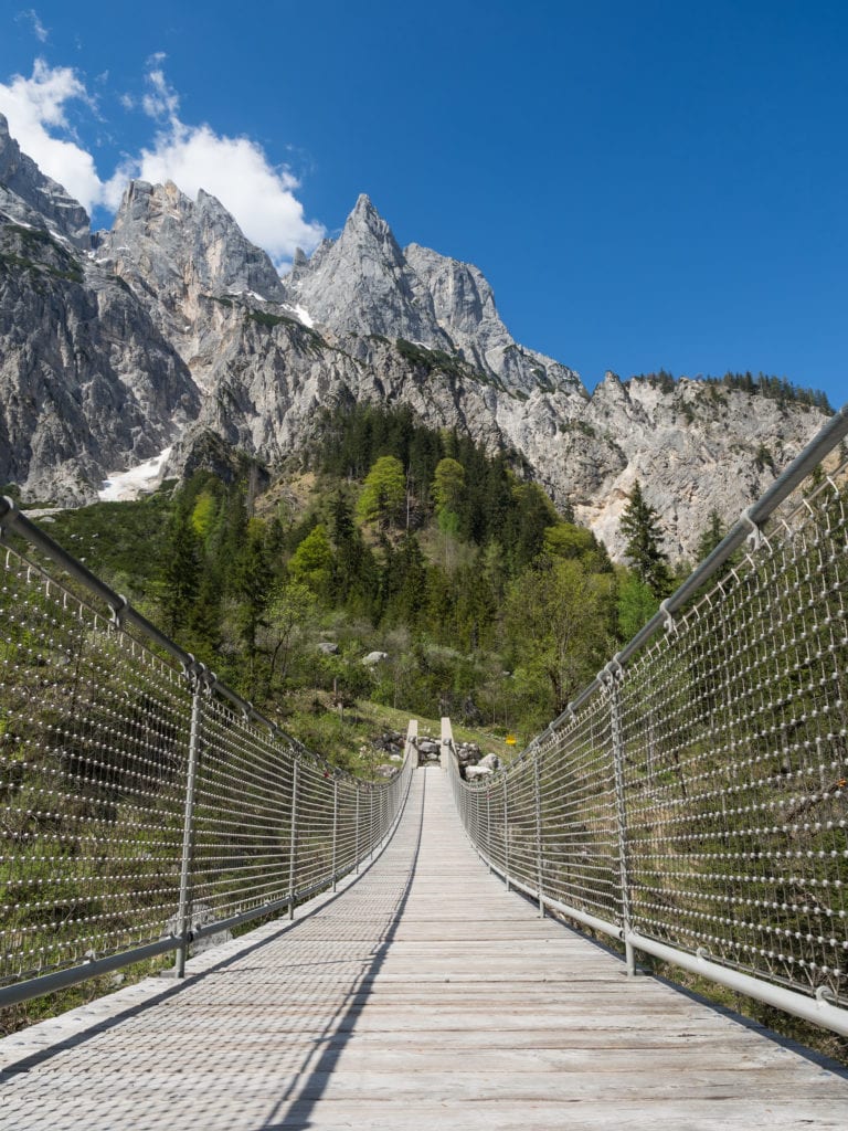 Hängeseilbrücke im Klausbachtal im Berchtesgadener Land