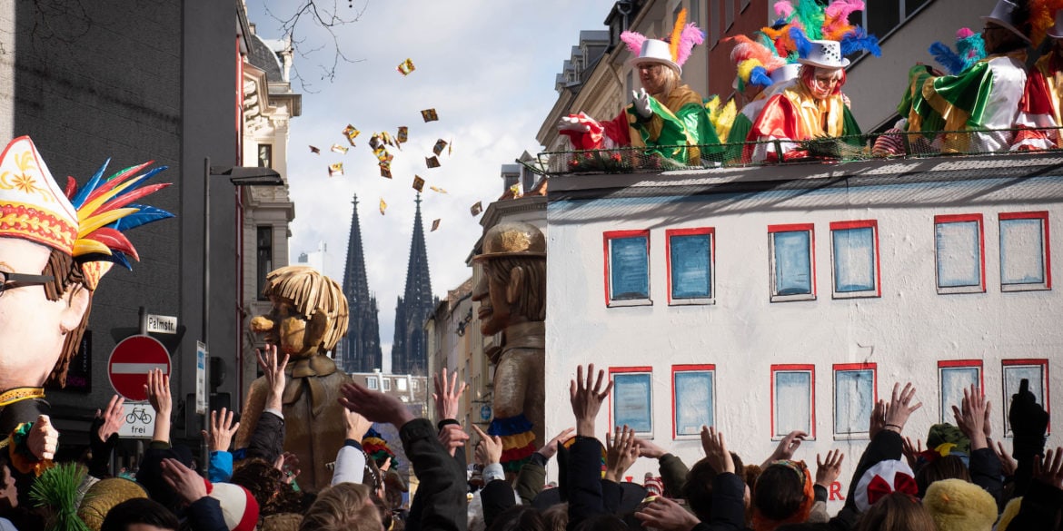 Rosenmontagszug zum Karneval in Köln