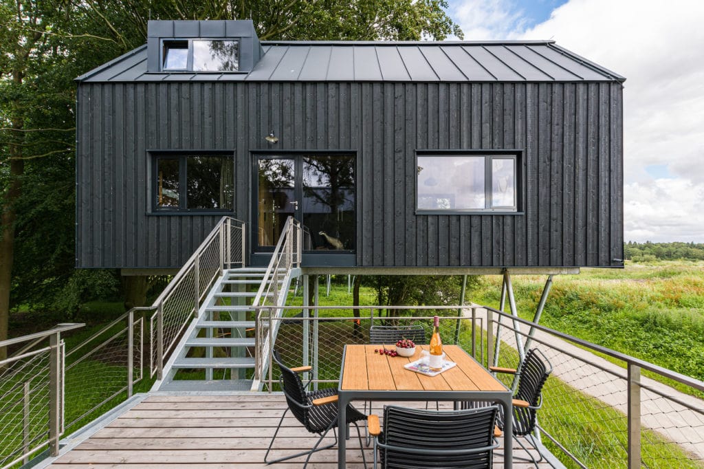 Was eine Design Unterkunft in Deutschland! Die Baumhäuser der Lütetsburg Lodges