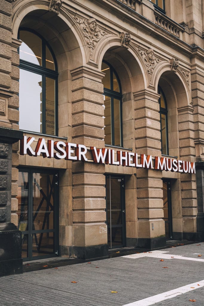 Eingang Kaiser Wilhelm Museum in Krefeld