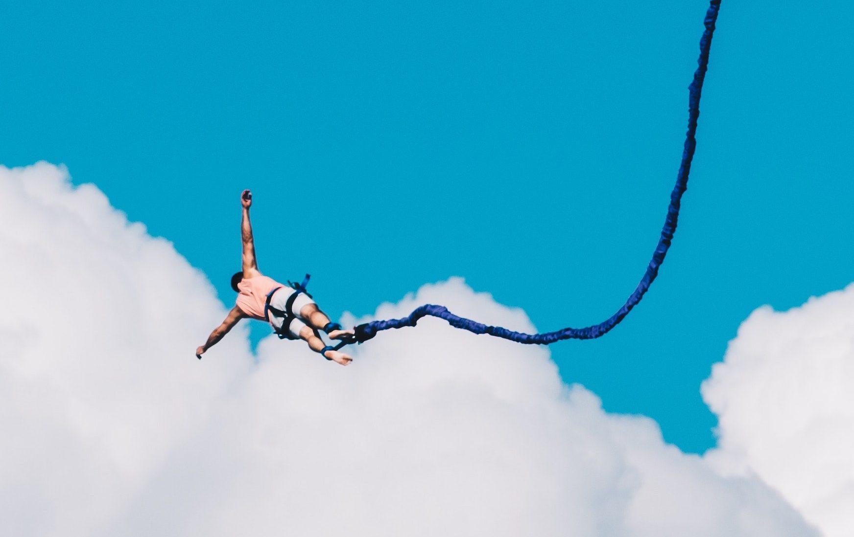 Eine Portion Adrenalin gefällig? Bungee Jumping ist ein tolles Erlebnis in Deutschland