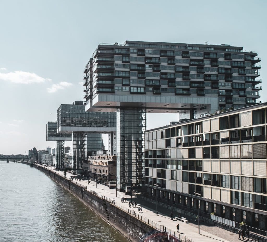 Skyline der modernen Architektur im Rheinauhafen