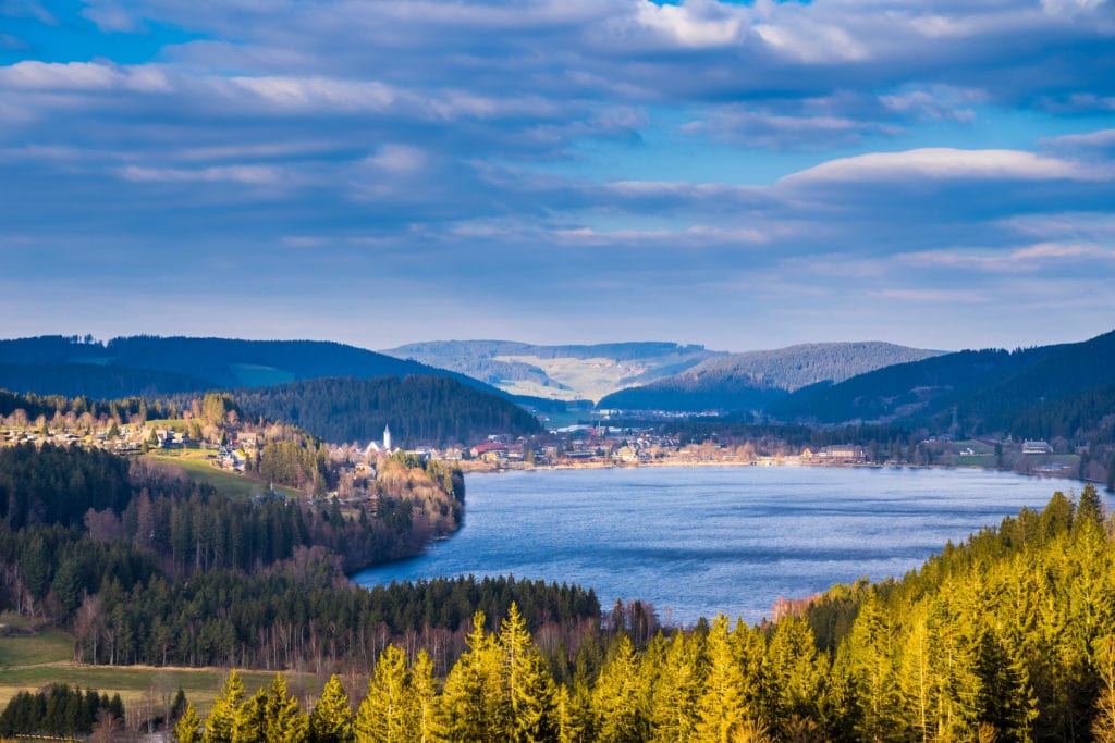 Einer der schönsten Campingplätze in Deutschland liegt am Titisee im Schwarzwald