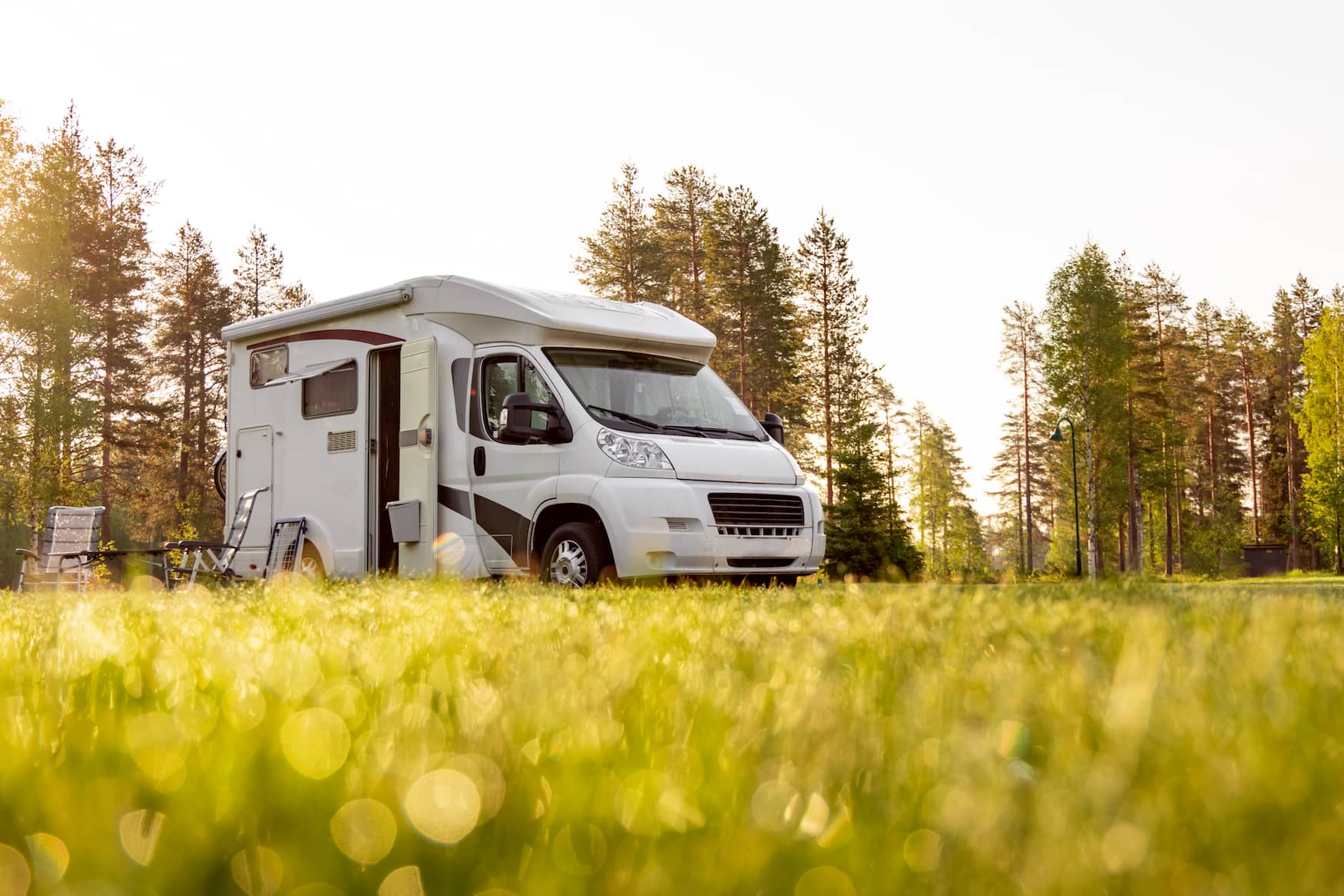 Wohnmobil auf einem Campingplatz in Deutschland