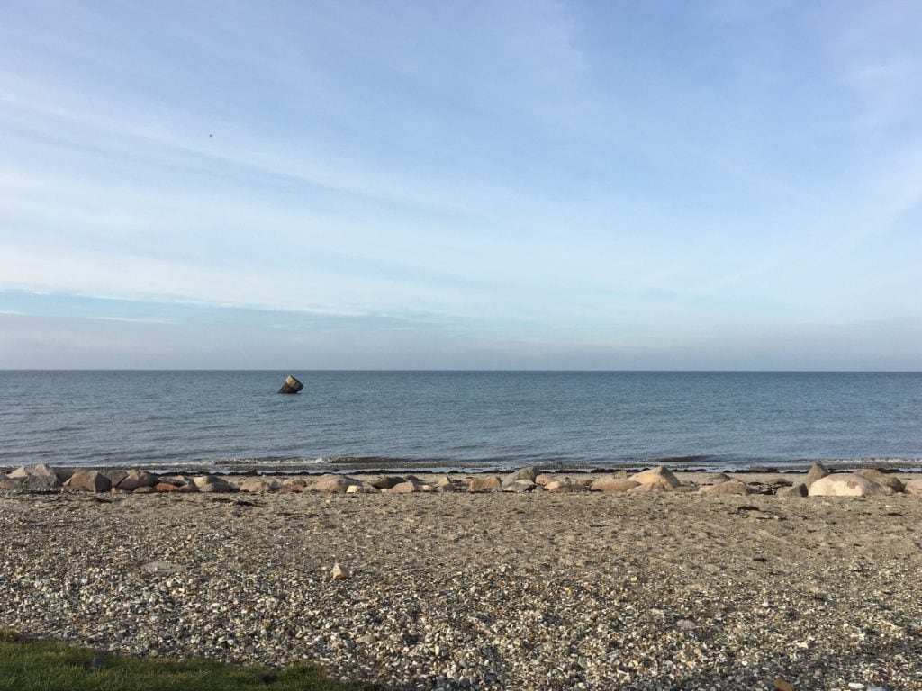 Blick vom Strand auf den Ostseestöpsel