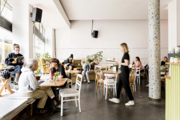 Nachhaltiger Konsum im Café raupe Immersatt in Stuttgart