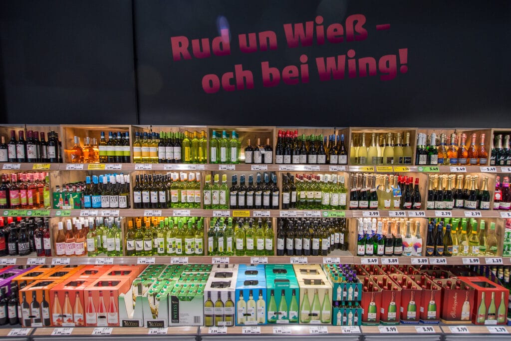 Rot- und Weiß-Weine in der neuen Penny Filiale in Köln am Eigelstein