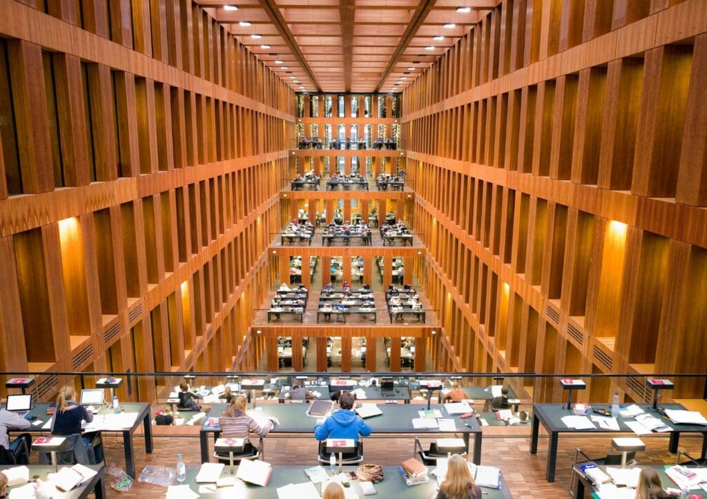 Die Bibliothek im Grimm-Zentrum der Humboldtuniversität in Berlin