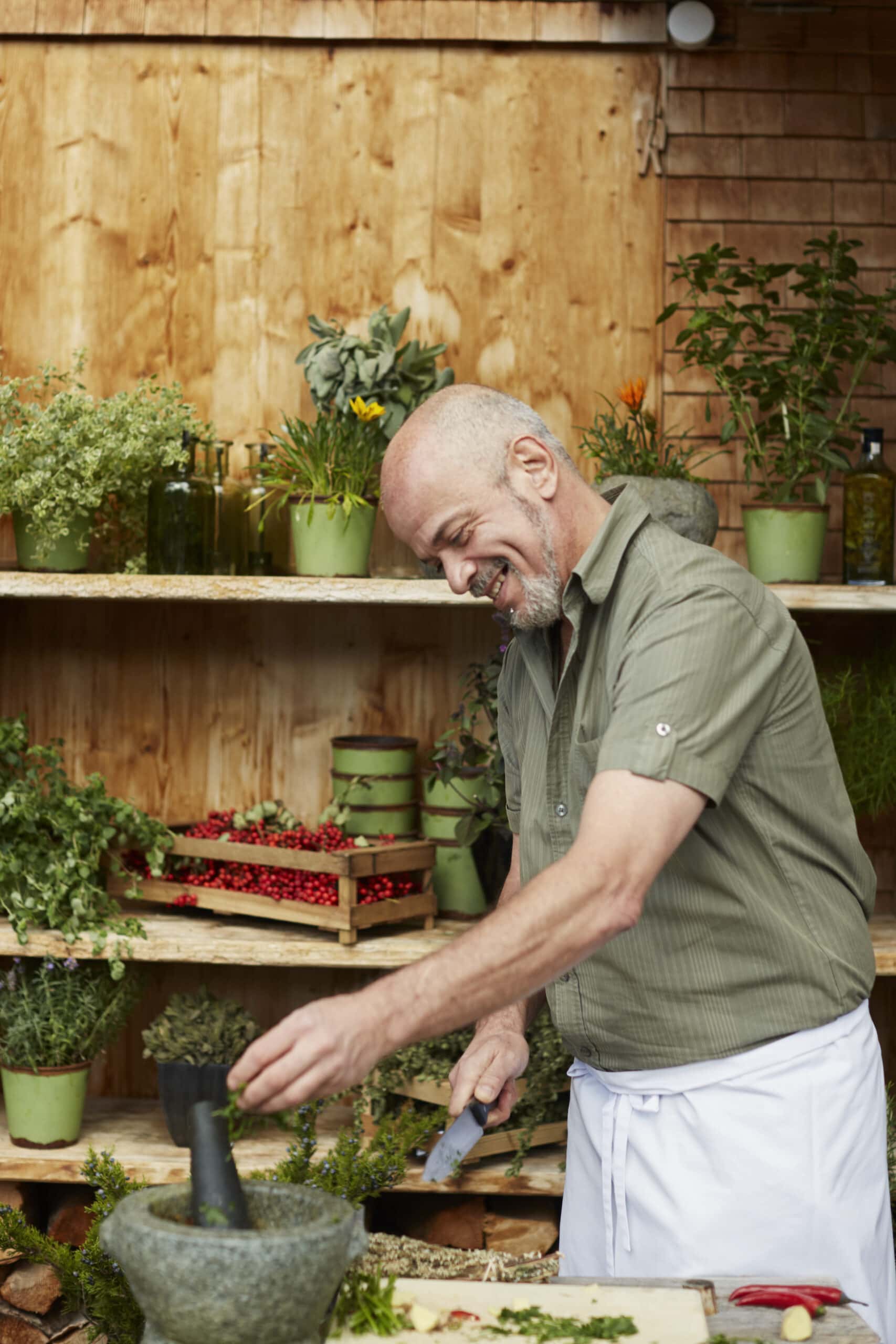 HolisticFood coach Gabriel Simon Pinero at the cooking course