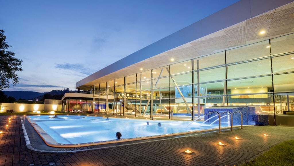 Outdoor area of the Emser Therme in Rhineland-Palatinate in the evening