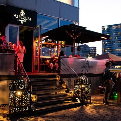 Eine der besten Bars in Düsseldorf am Abend: Au Quai
