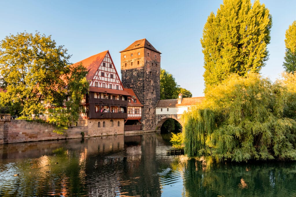 Flussufer in Nürnberg, einer der entspanntesten Städtetrips in Deutschland