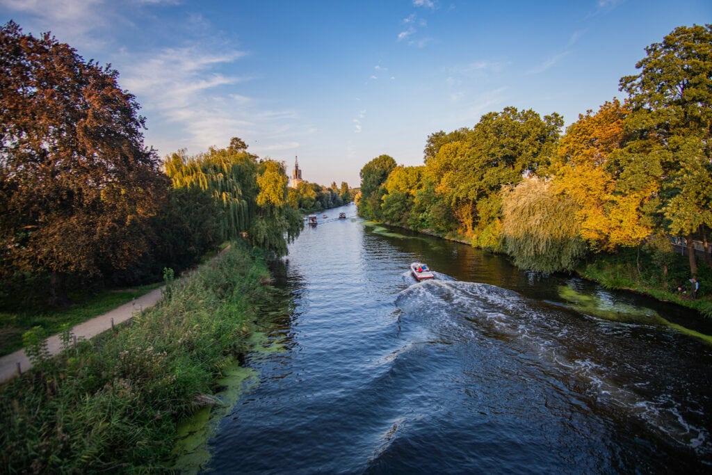 Blick auf einen Fluss in Potsdam