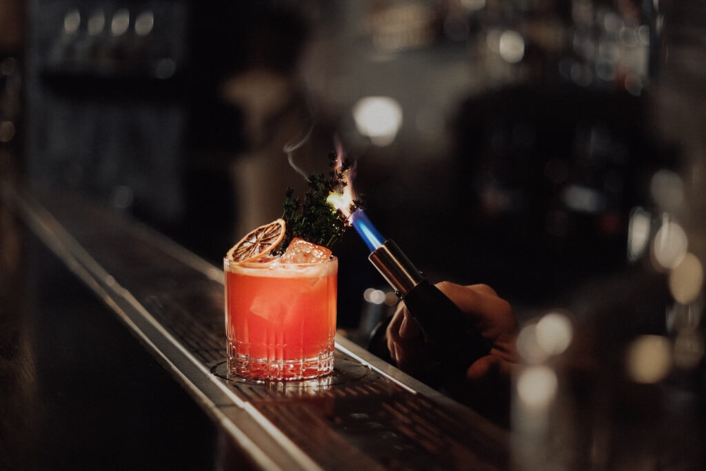 Cocktailkunst in einer der besten Bars in Köln