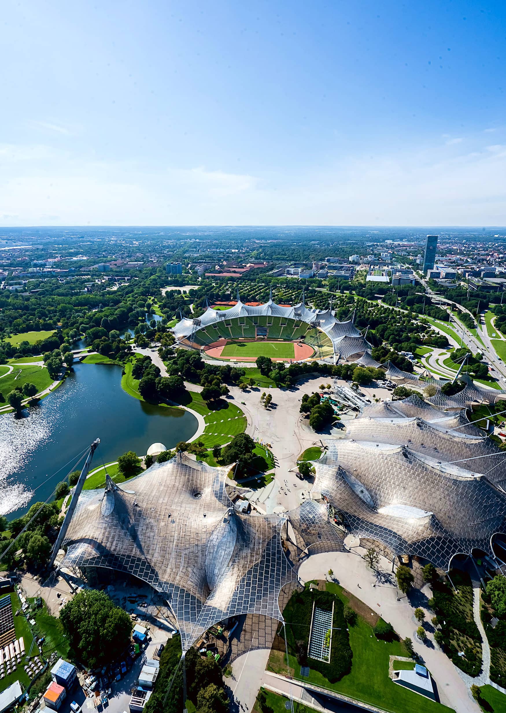 Gelände des Olympiastadions in München für das The Roofs Festival 