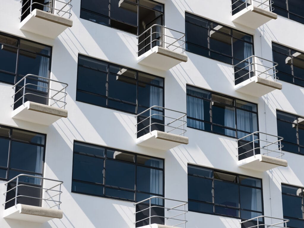 Bauhausbauten mit Balkonen in Dessau