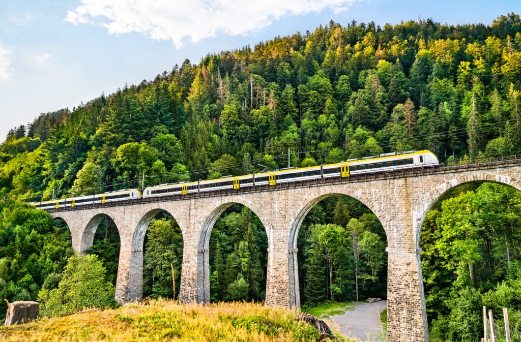 Das Eisenbahnviadukt Ravenna-Brücke an der der Höllentalbahn im Schwarzwald, Baden-Württemberg, Deutschland