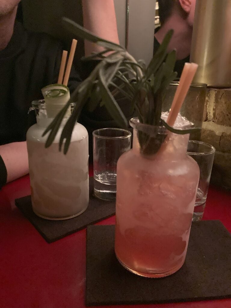 Ein Drink im Ona Mor in Köln