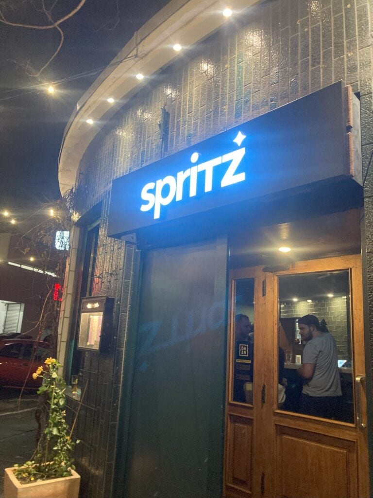 Außenansicht der Spritz Bar in Köln