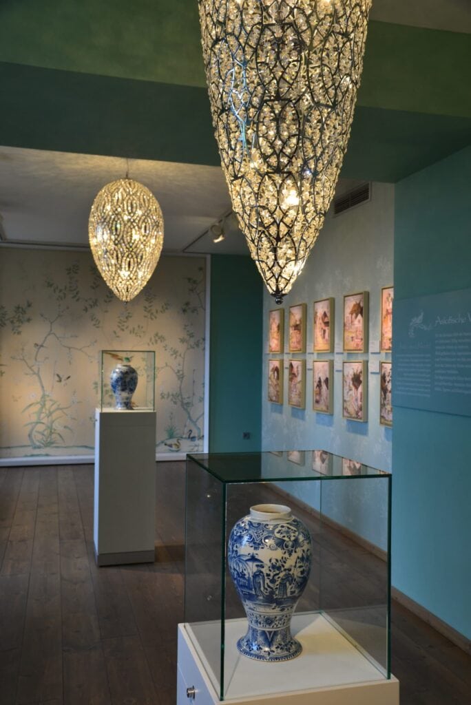 Chinese porcelain in the Porcelain Worlds experience exhibition in the Leuchtenburg