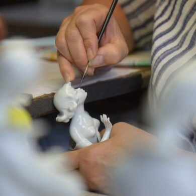 Ingrid Zacher paints porcelain figure