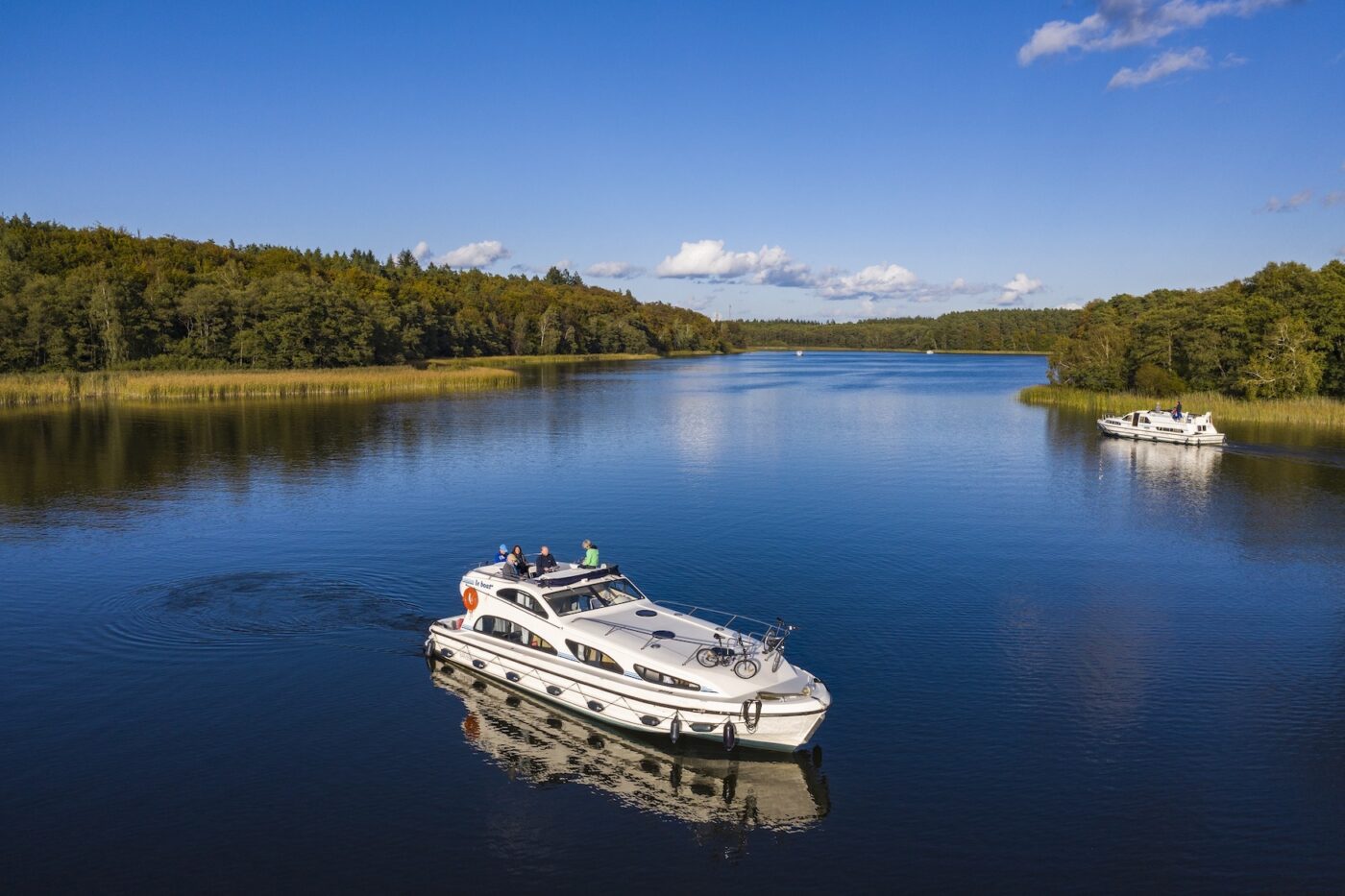 Suddenly a captain: With the houseboat across the Müritz - funkyGERMANY