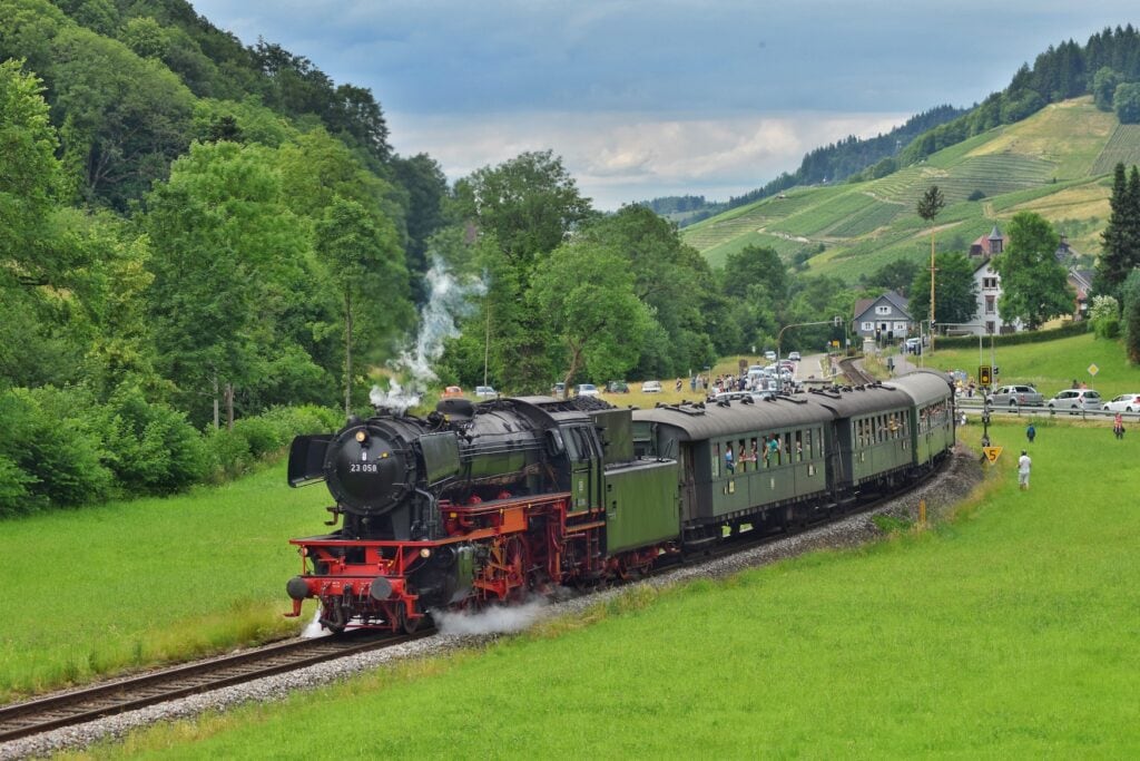 Züge im Schwarzwald: Achertalbahn
