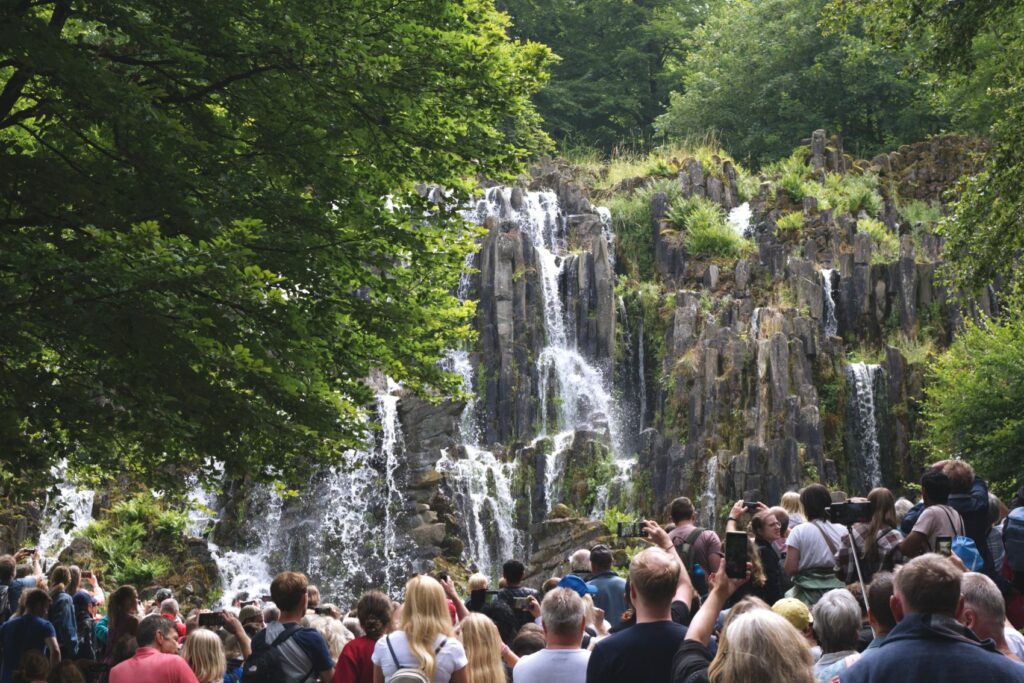 Wasserfall im romantischen Teil der Wasserspiele