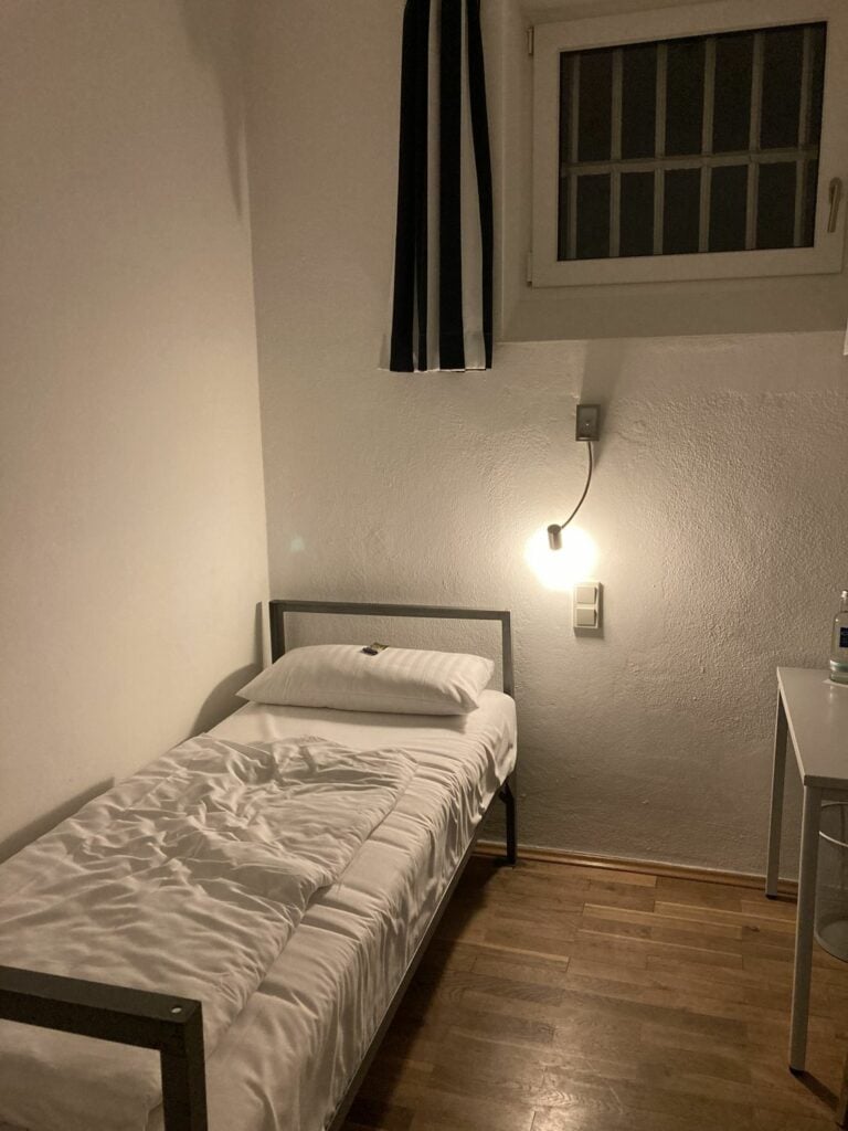 Einzelzimmer im Hotel Alcatraz in Kaiserslautern