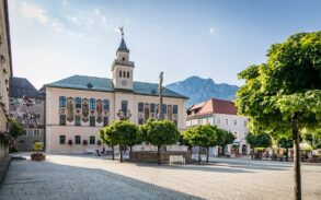Rathausplatz in Bad Reichenhall im Sommer