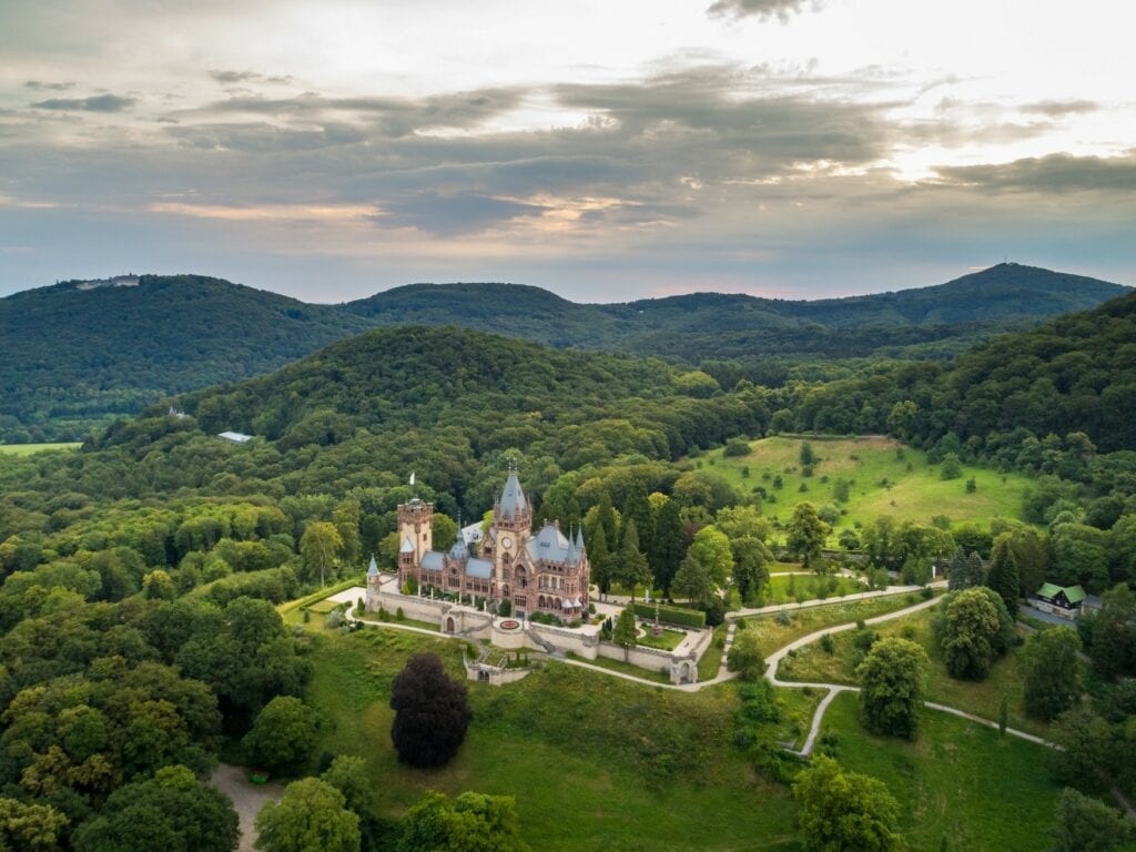 Panoramasicht auf Schloss Drachenburg bei Königswinter