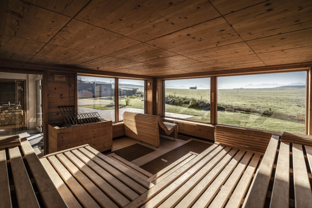 Sauna mit Aussicht aufs Bergpanorama im Hotel Das Weitblick Allgäu