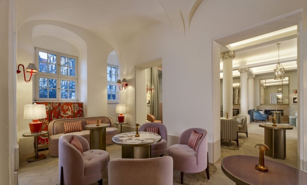 Blick in die Lounge im Hotel Taschenbergpalais in Dresden