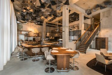 Interior view of the stylish Hamburg restaurant "The Table"