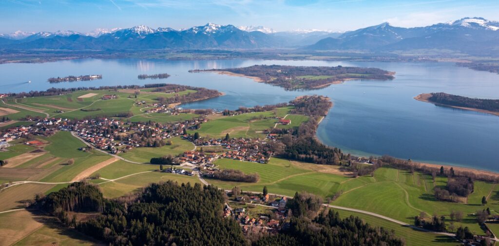 Die Chiemseeinseln aus der Luft gesehen