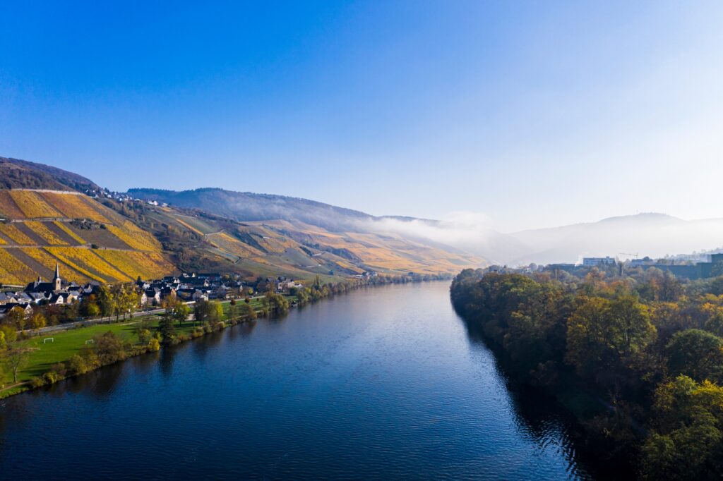 Panoramic view of the Moselle in bright sunshine