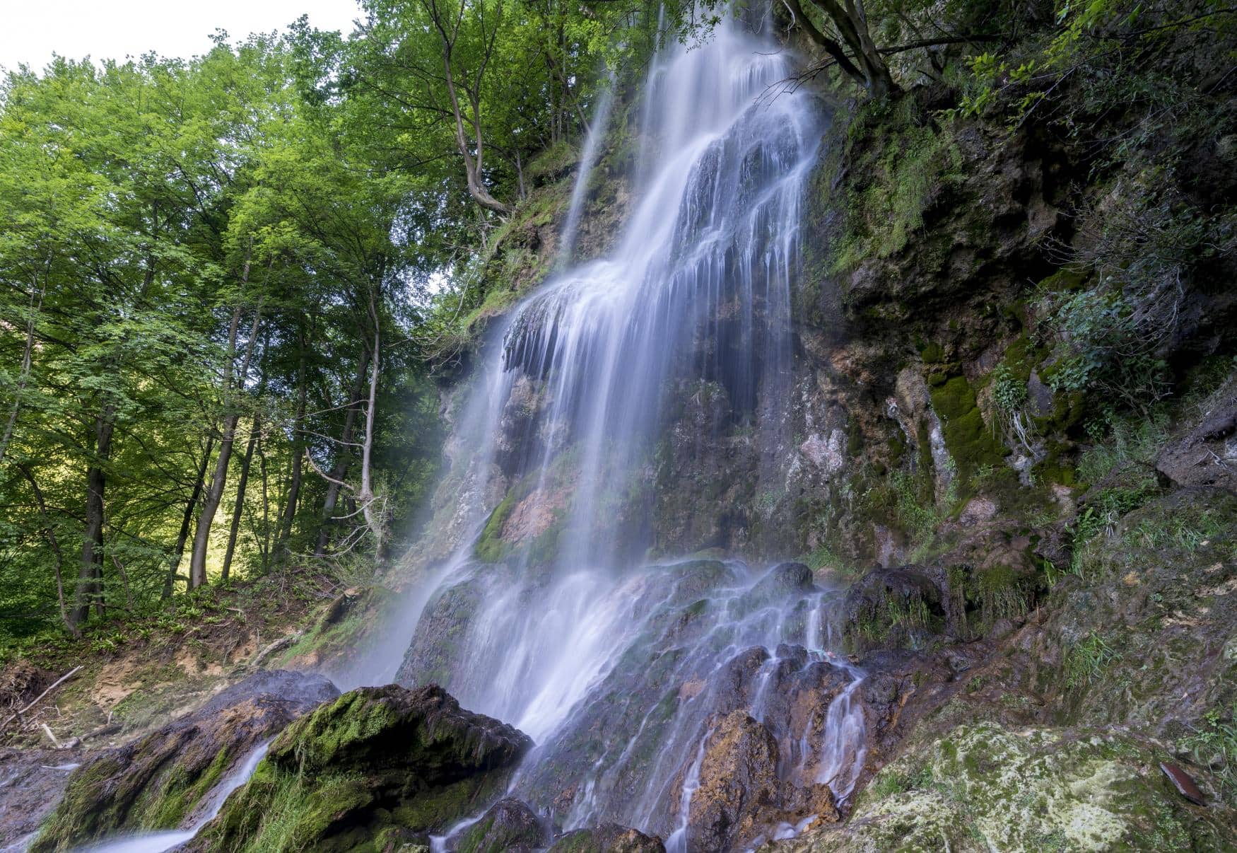 Der Uracher Wasserfall, ein beliebtes Wanderziel in Baden-Württemberg