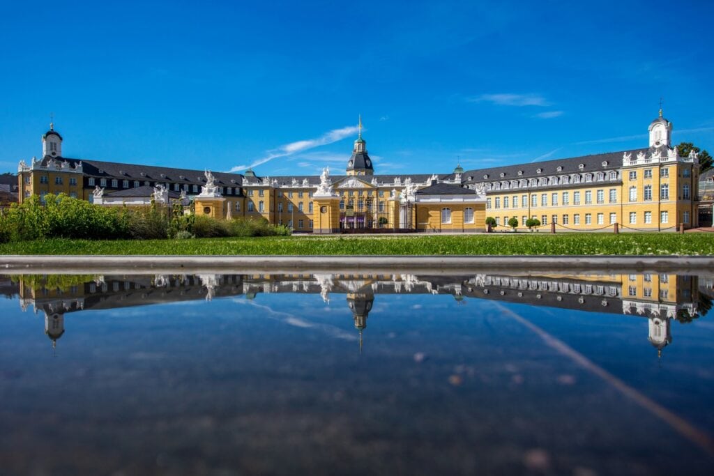 Blick auf das Schloss in Karlsruhe