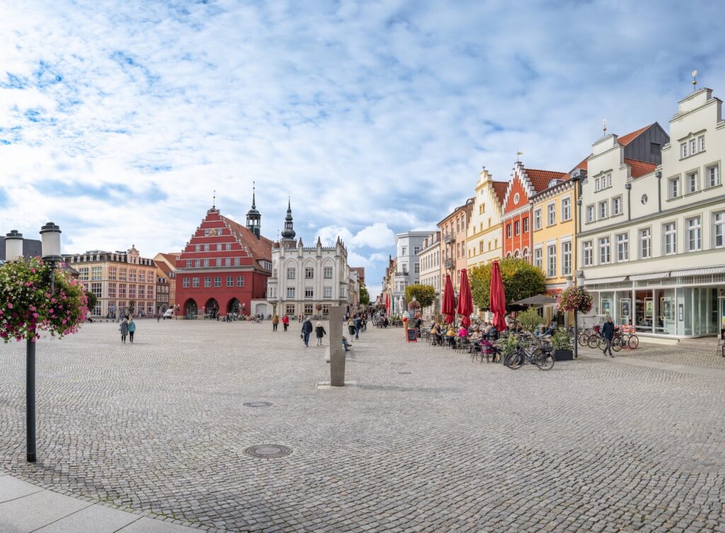 The market square in Greifswald, surrounded by colorfully painted merchants' houses