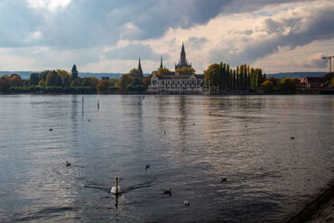 Blick auf Konstanz vom Bodensee aus gesehen